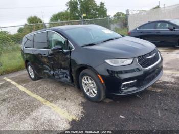  Salvage Chrysler Pacifica