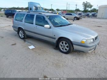  Salvage Volvo V70