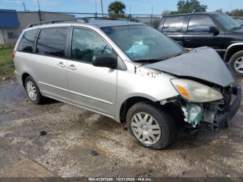  Salvage Toyota Sienna