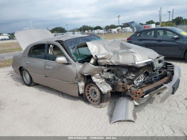  Salvage Lincoln Towncar