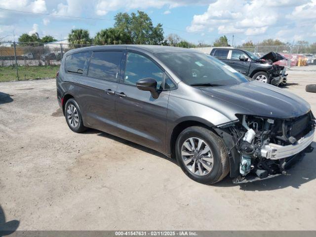  Salvage Chrysler Pacifica