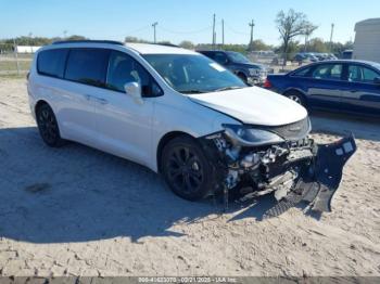  Salvage Chrysler Pacifica