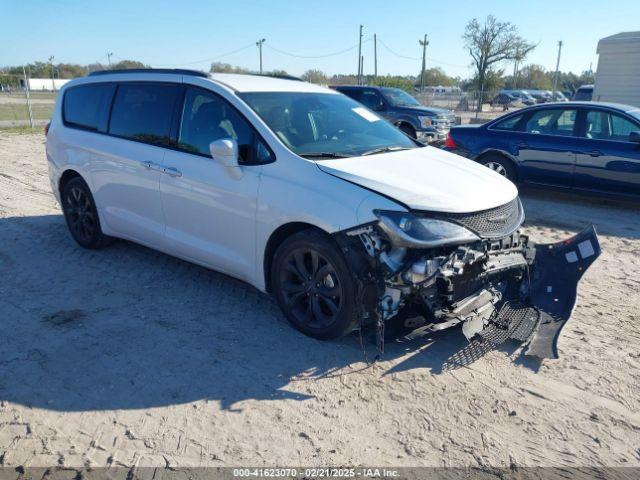  Salvage Chrysler Pacifica