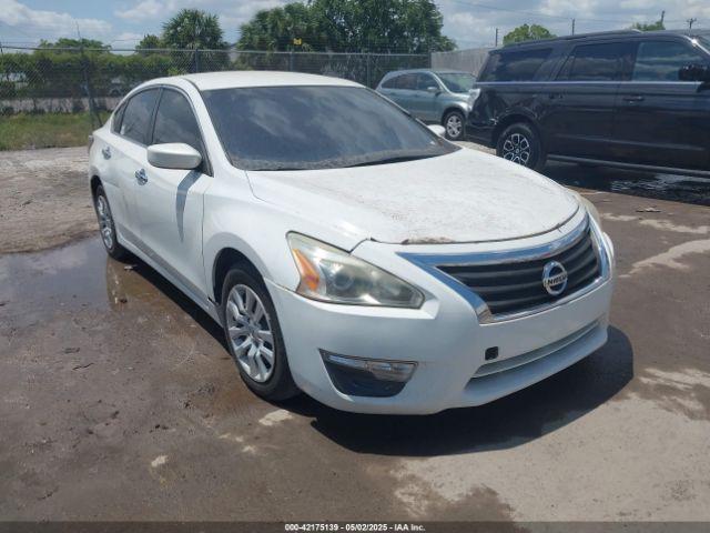  Salvage Nissan Altima