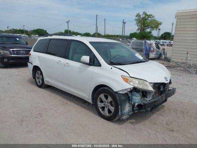  Salvage Toyota Sienna