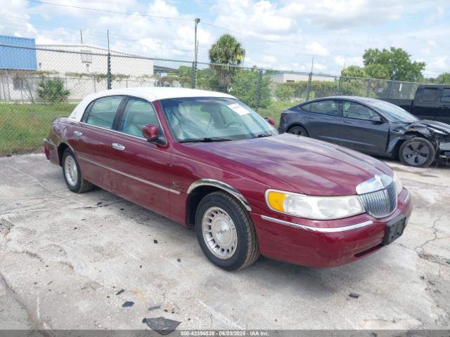  Salvage Lincoln Towncar