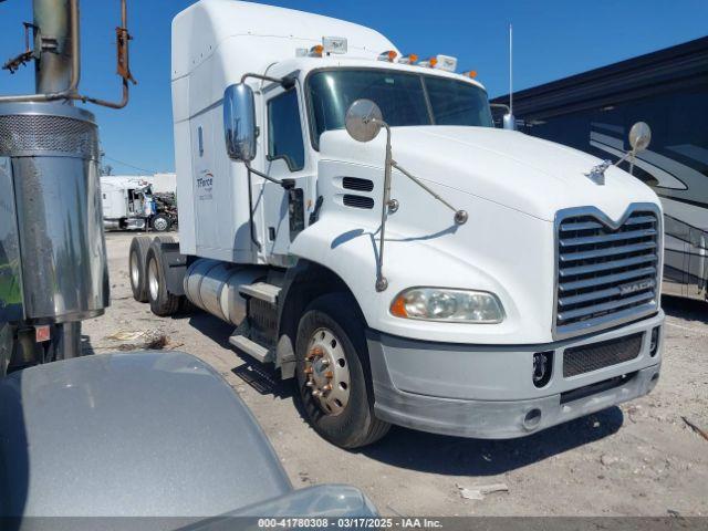  Salvage Mack Cxu613