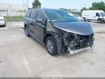  Salvage Toyota Sienna