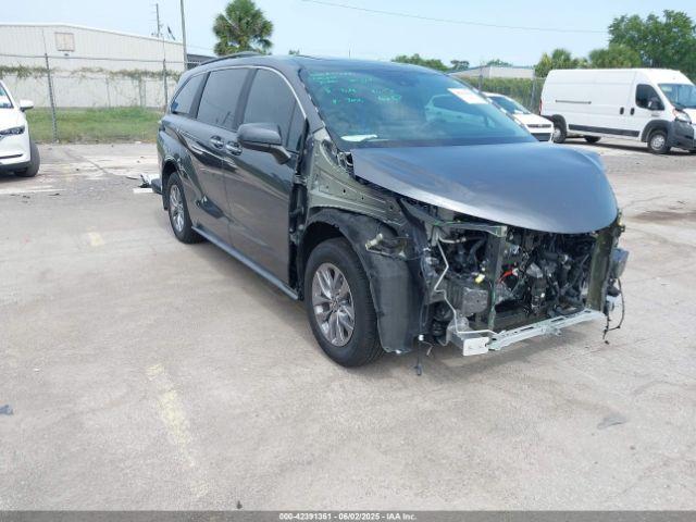  Salvage Toyota Sienna