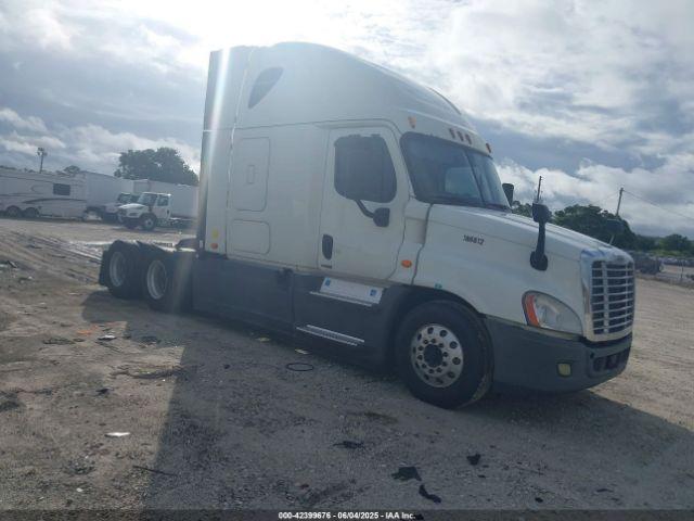  Salvage Freightliner Cascadia 125