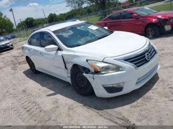  Salvage Nissan Altima
