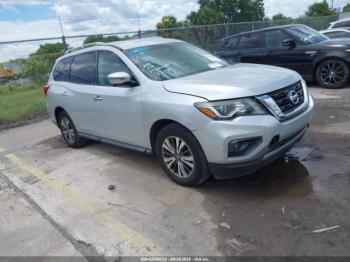  Salvage Nissan Pathfinder