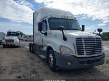  Salvage Freightliner Cascadia 125
