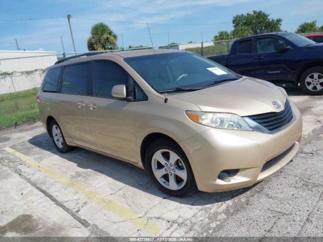  Salvage Toyota Sienna