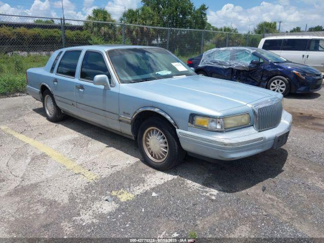  Salvage Lincoln Towncar