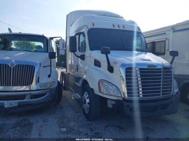  Salvage Freightliner Cascadia 113