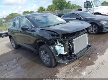 Salvage Nissan Kicks