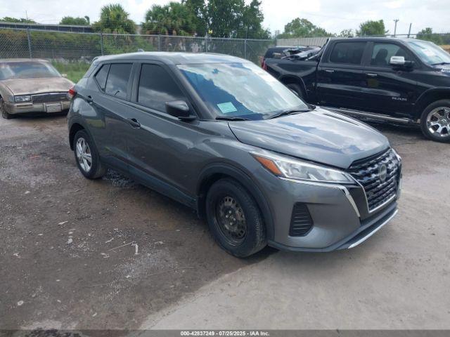  Salvage Nissan Kicks