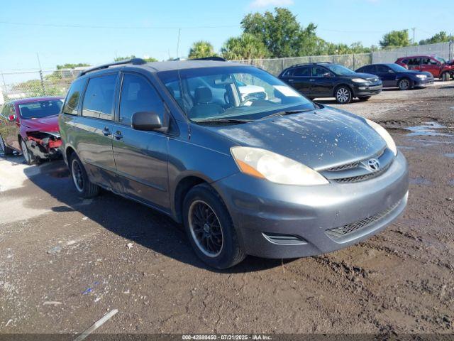  Salvage Toyota Sienna