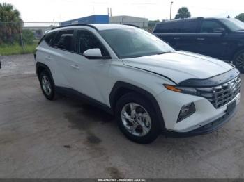  Salvage Hyundai TUCSON