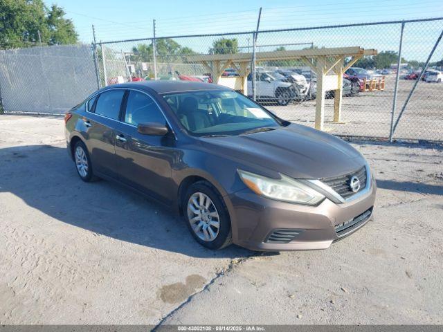  Salvage Nissan Altima
