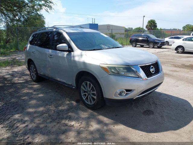  Salvage Nissan Pathfinder