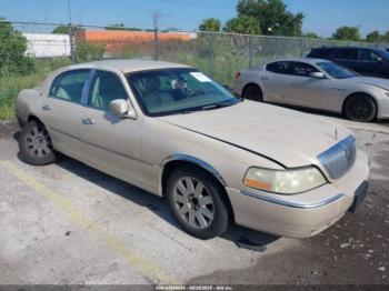  Salvage Lincoln Towncar