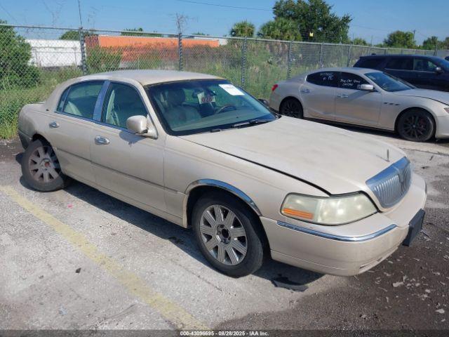  Salvage Lincoln Towncar