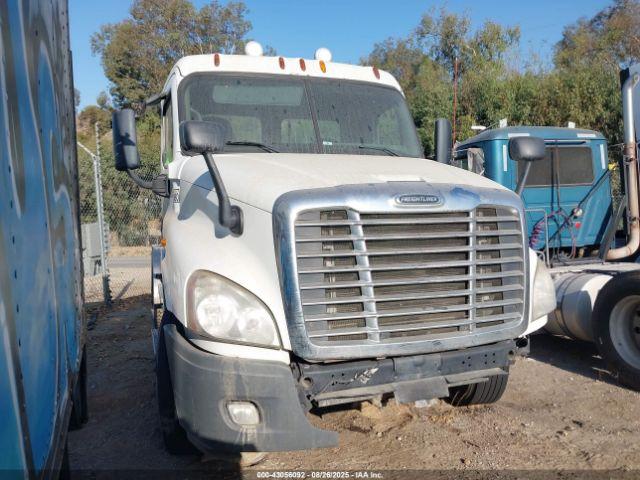  Salvage Freightliner Cascadia 125