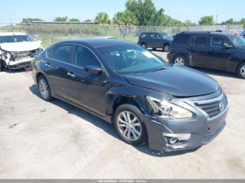  Salvage Nissan Altima