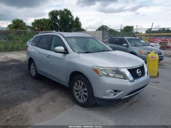  Salvage Nissan Pathfinder