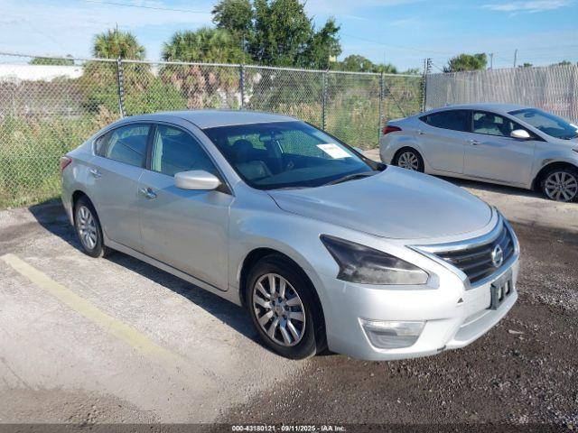  Salvage Nissan Altima
