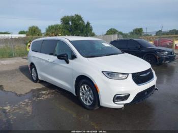  Salvage Chrysler Pacifica