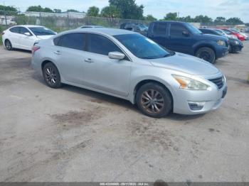  Salvage Nissan Altima