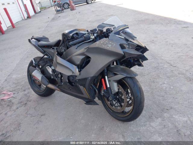  Salvage Kawasaki Zx1002