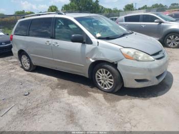  Salvage Toyota Sienna