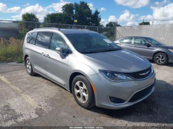  Salvage Chrysler Pacifica