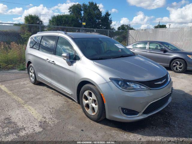  Salvage Chrysler Pacifica