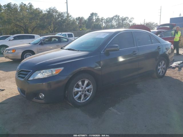 Toyota Camry Le Image 9