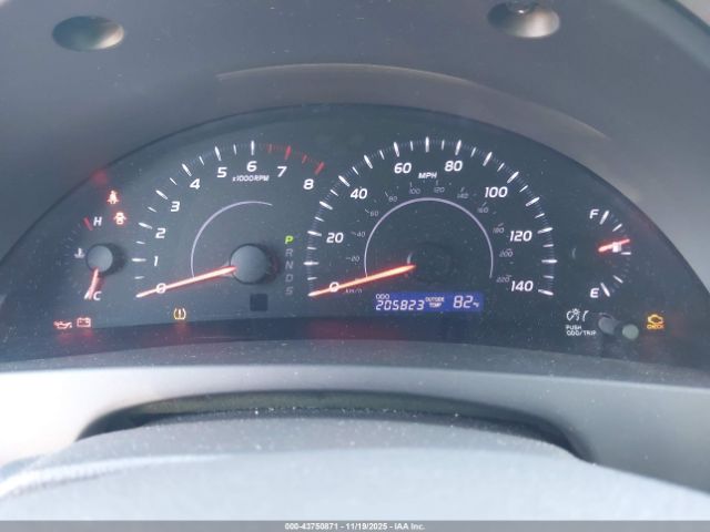 Toyota Camry Le Image 7