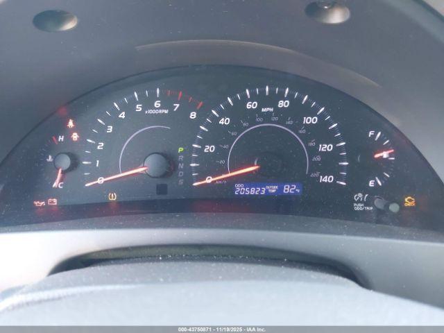 Toyota Camry Le Image 7