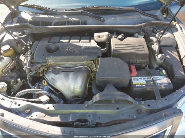 Toyota Camry Le Image 6