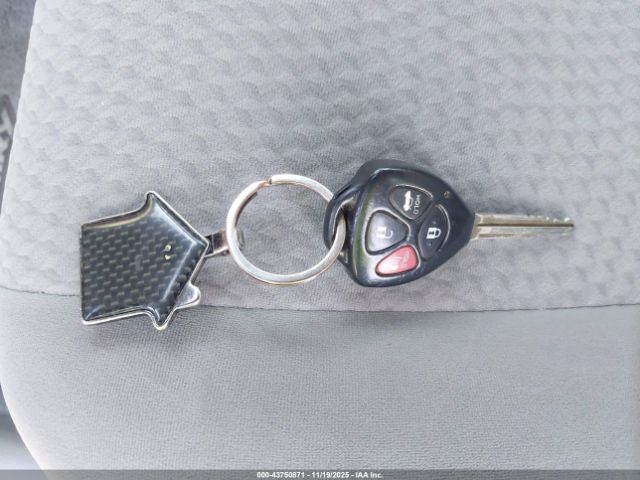 Toyota Camry Le Image 10