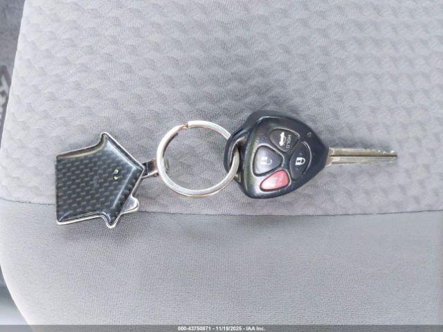 Toyota Camry Le Image 10