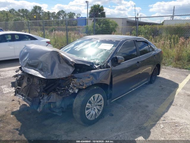 Toyota Camry Le Image 3