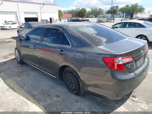 Toyota Camry Le Image 2