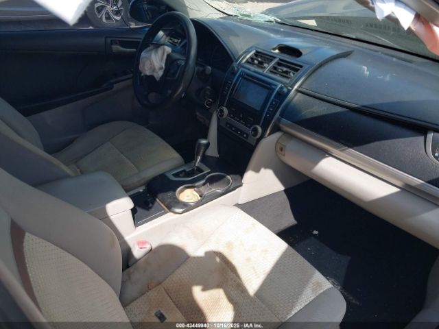 Toyota Camry Le Image 7