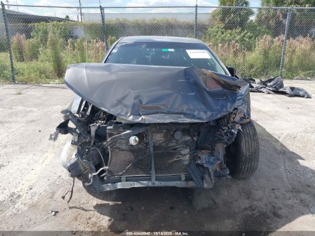 Toyota Camry Le Image 11