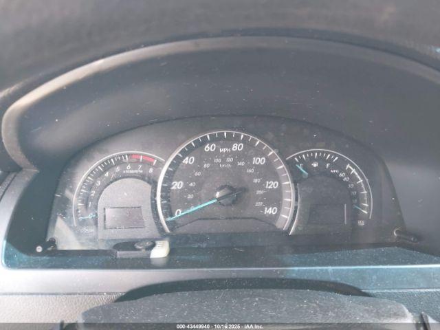 Toyota Camry Le Image 8