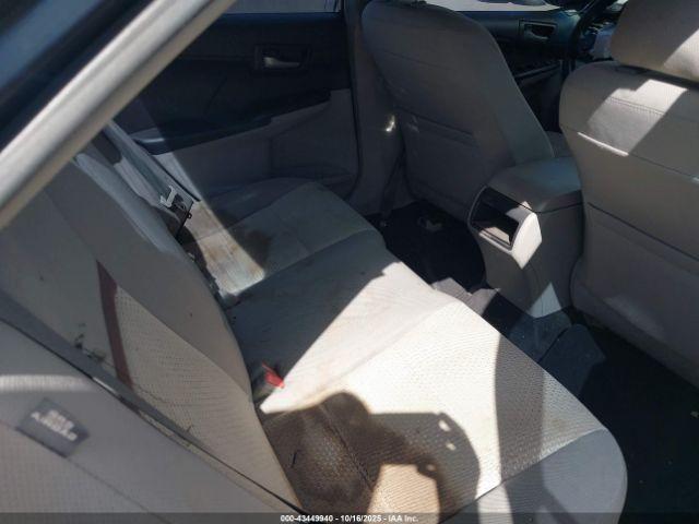 Toyota Camry Le Image 6